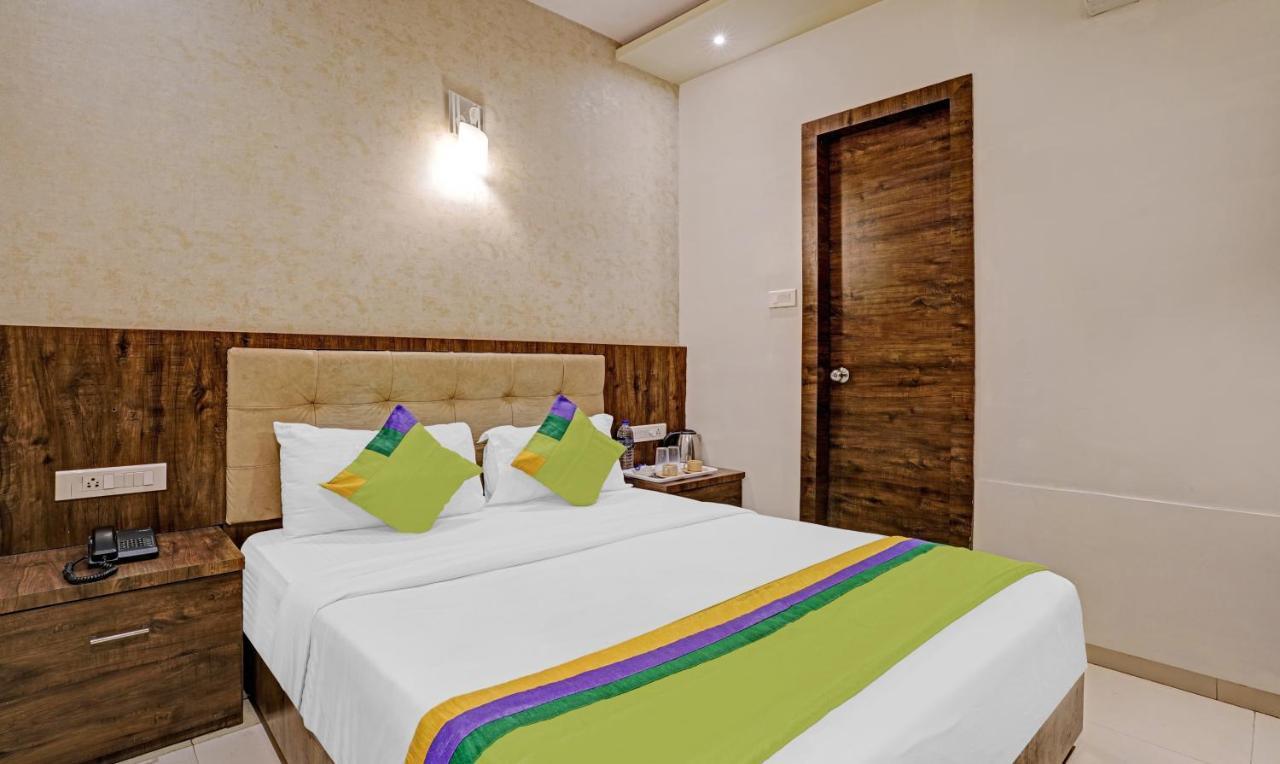 Hotel Bkc Mannat Mumbai Exteriör bild