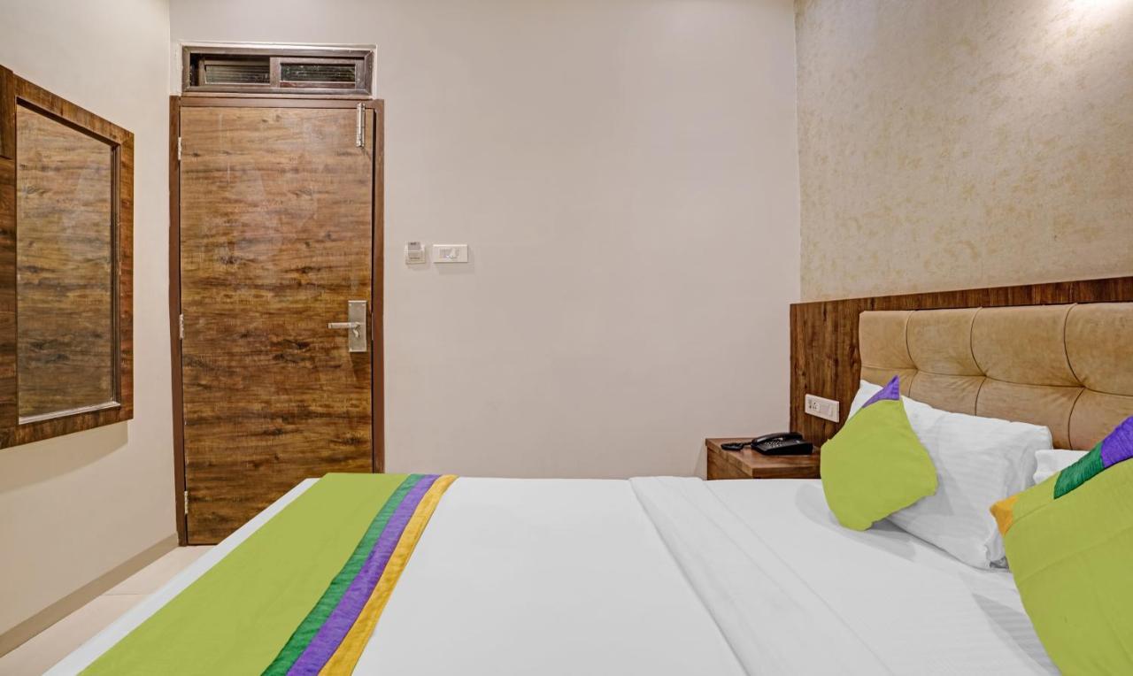 Hotel Bkc Mannat Mumbai Exteriör bild