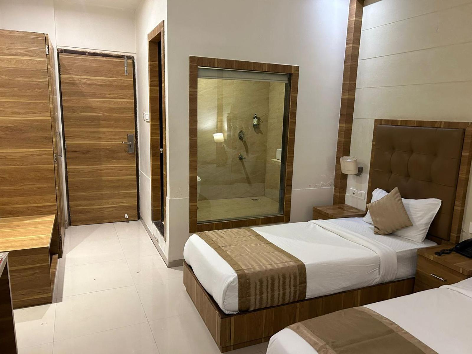 Hotel Bkc Mannat Mumbai Exteriör bild
