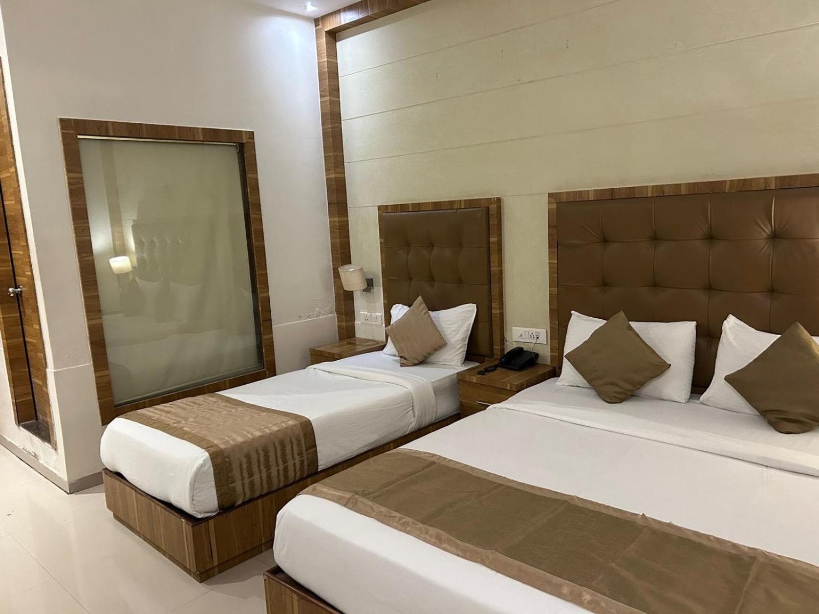 Hotel Bkc Mannat Mumbai Exteriör bild