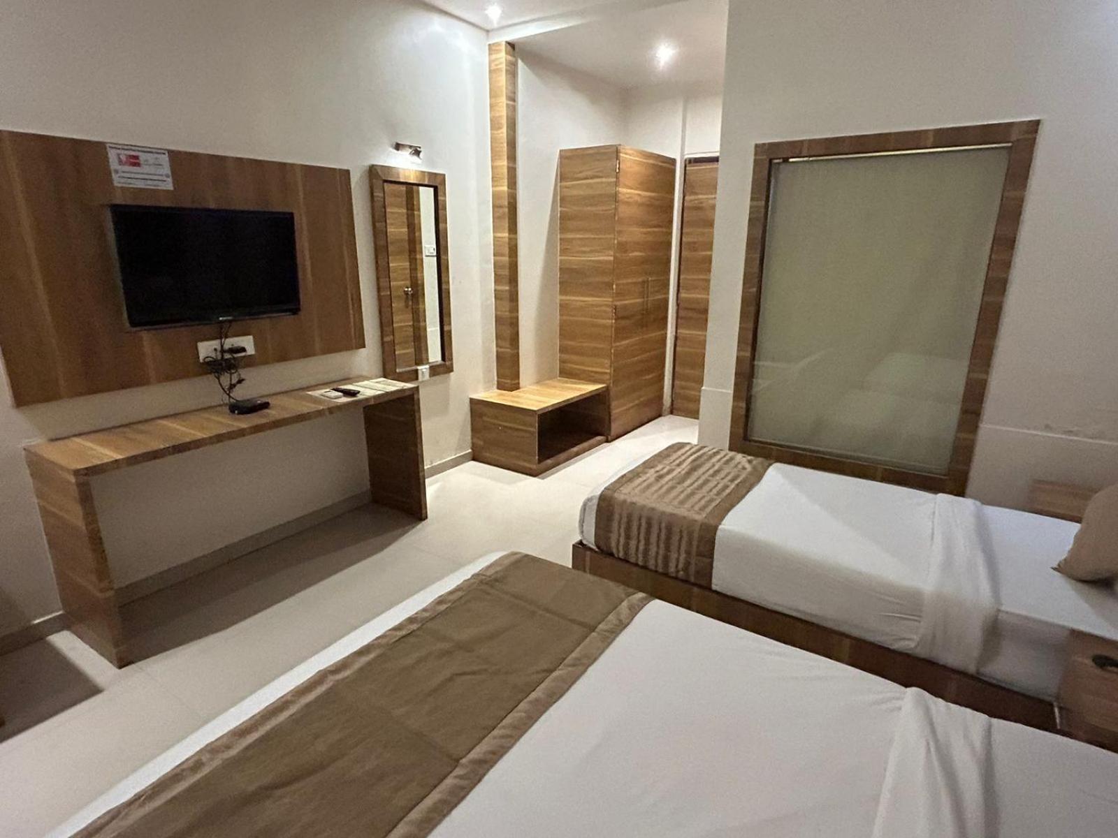 Hotel Bkc Mannat Mumbai Exteriör bild