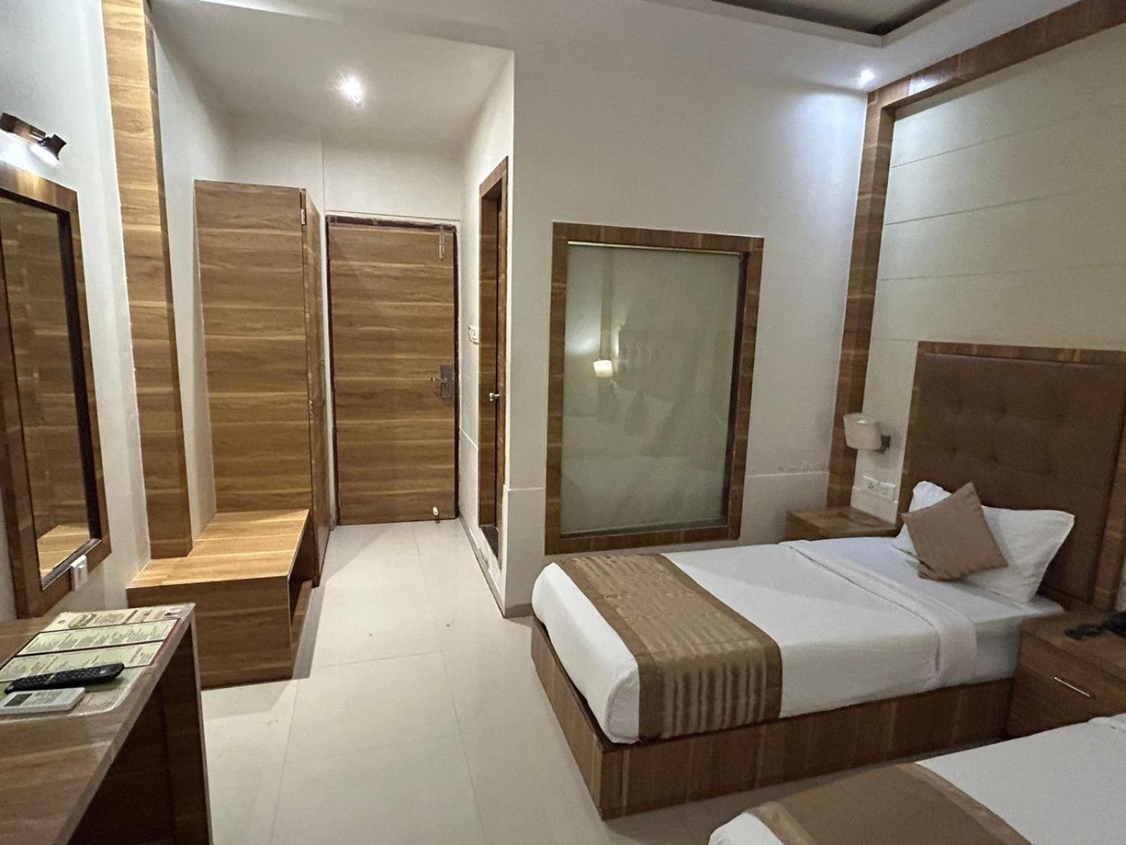 Hotel Bkc Mannat Mumbai Exteriör bild