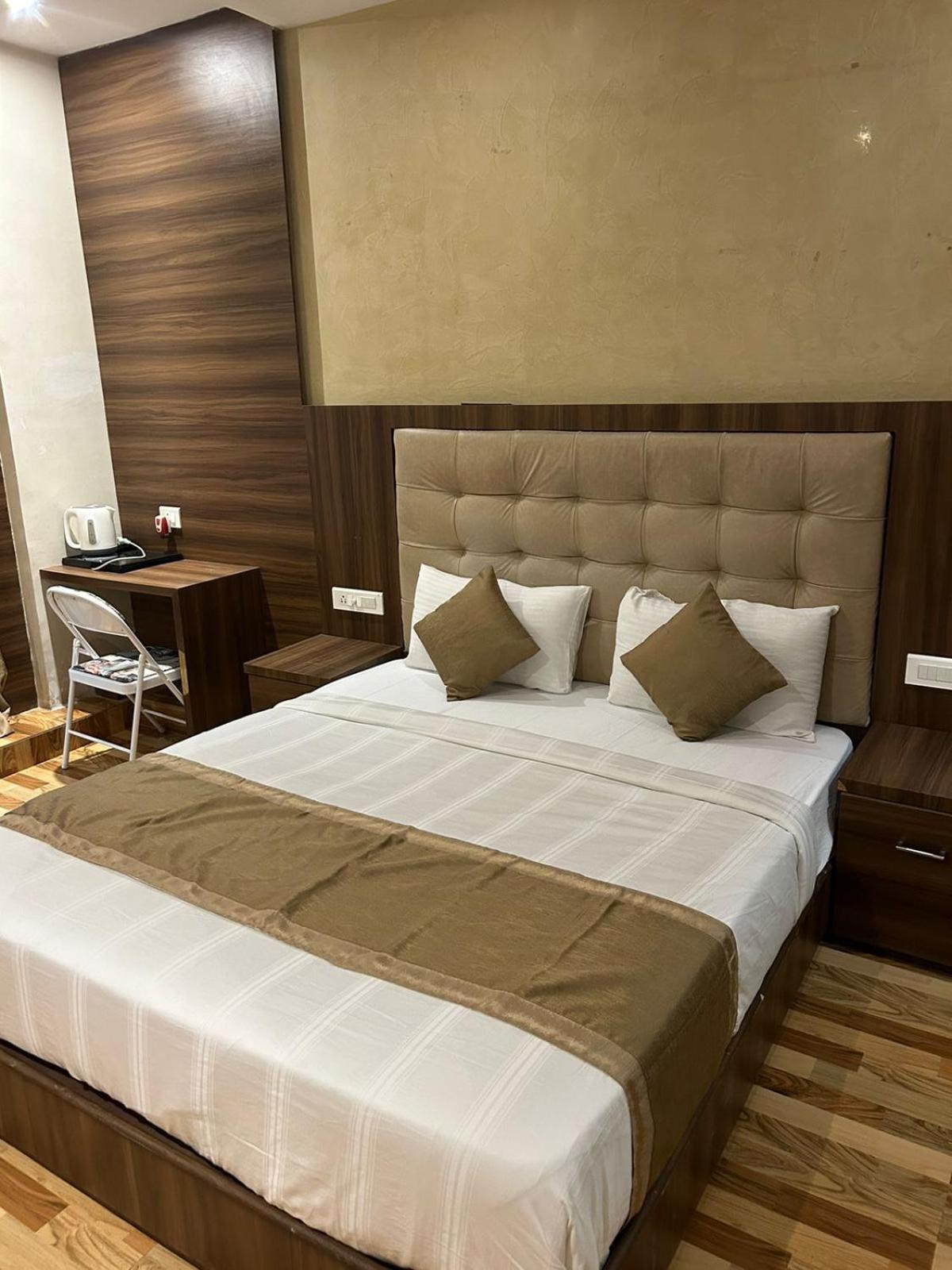 Hotel Bkc Mannat Mumbai Exteriör bild