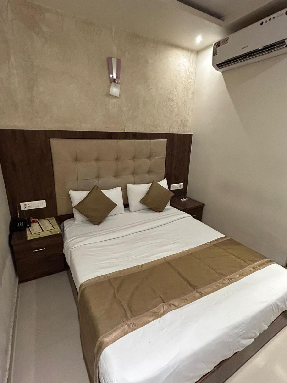 Hotel Bkc Mannat Mumbai Exteriör bild