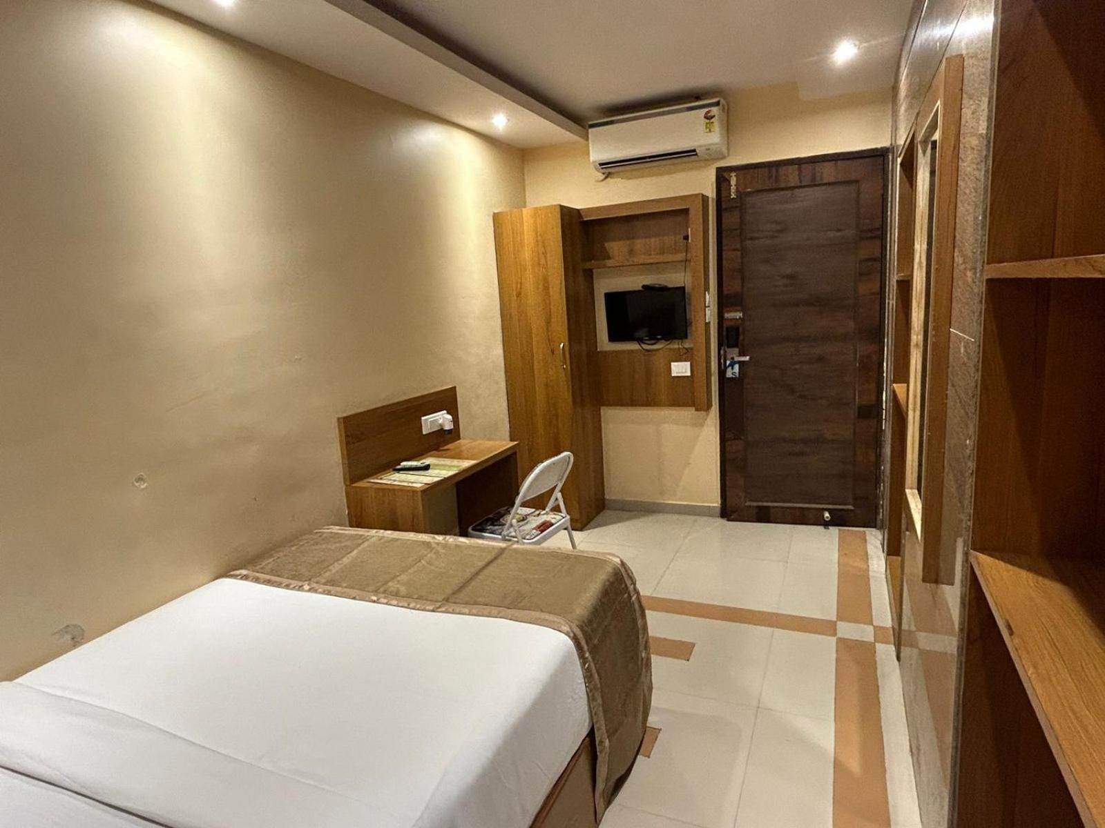 Hotel Bkc Mannat Mumbai Exteriör bild