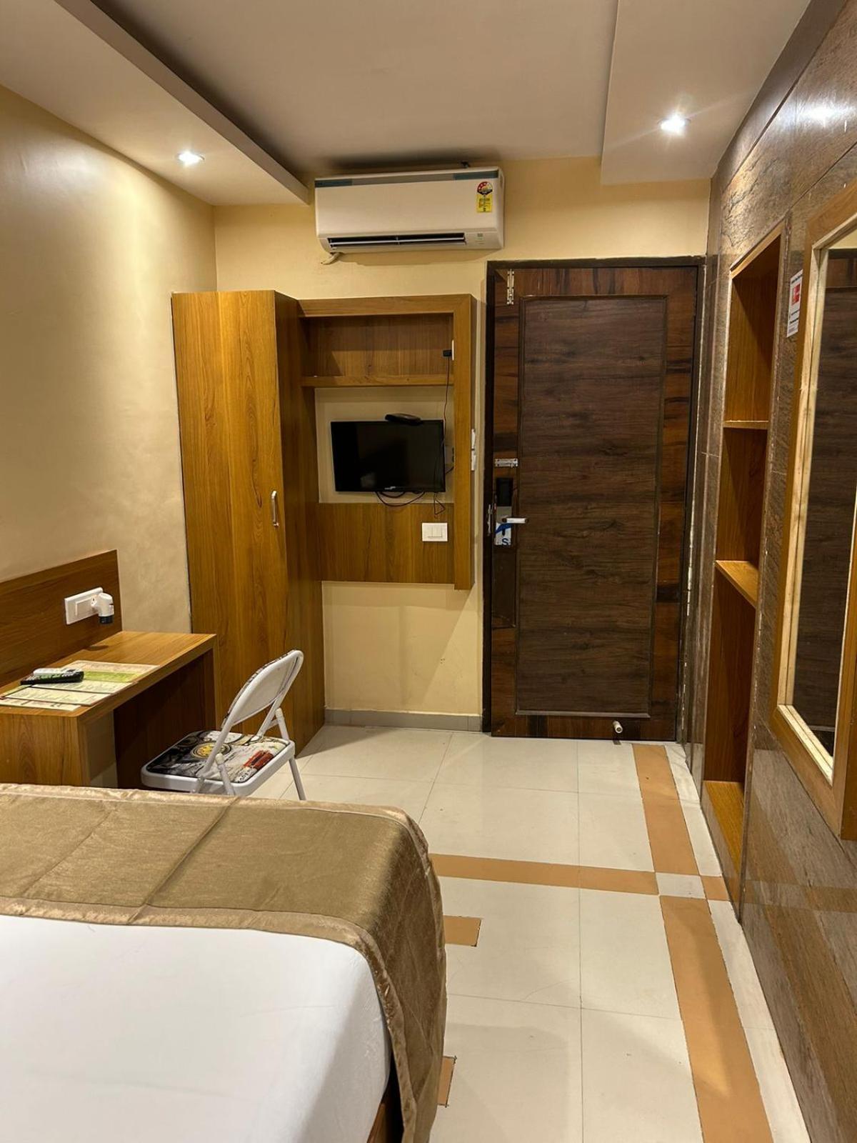 Hotel Bkc Mannat Mumbai Exteriör bild